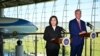 El presidente de la Cámara de Representantes de EEUU, Kevin McCarthy (derecha), y la presidenta de Taiwán, Tsai Ing-wen, hablan con la prensa después de una reunión bipartidista en la Biblioteca Presidencial Ronald Reagan en Simi Valley, California, el 5 de abril de 2023.