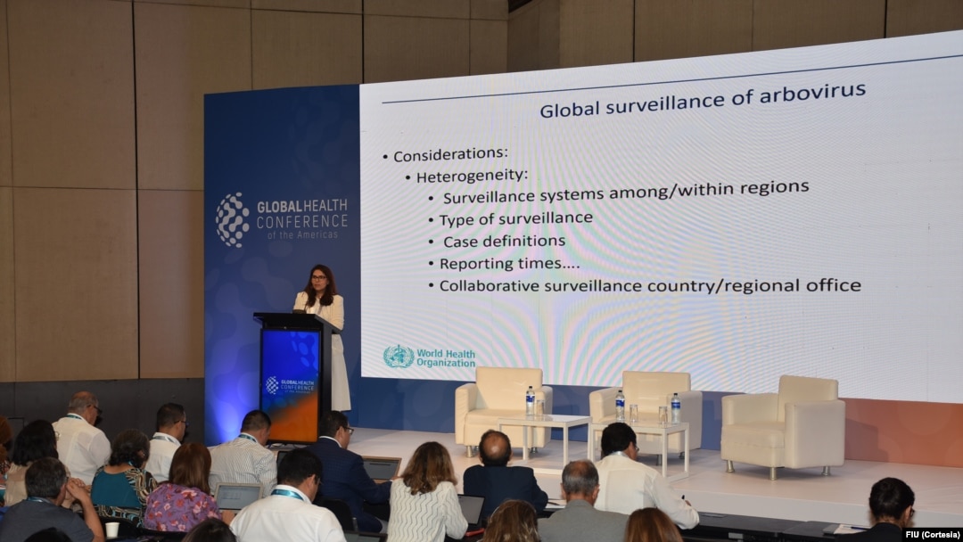 La Dra. Diana Rojas, de la OMS, destaca el cambio climático como un factor principal del aumento de enfermedades arbovirales transmitidas por mosquitos, debido al impacto en el crecimiento, desarrollo y transmisión de estas enfermedades.