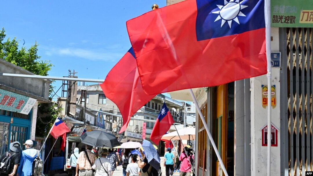 台灣旗幟在金門島的街道兩旁飄揚(2022年8月11日)