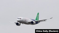 资料照片：珠海航空展上展示中国首款C-919大型客机。（2022年11月8日）
