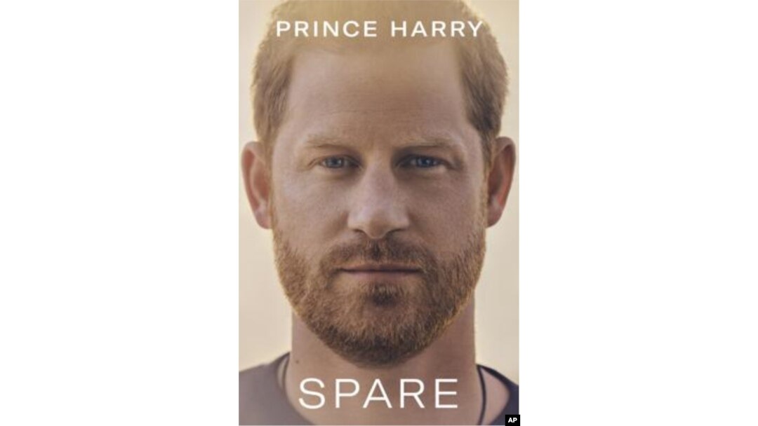 En esta imagen, distribuida por Random House Group muestra la portada de las memorias del príncipe Enrique de Inglaterra, que se publicará el 10 de enero de 2023. (Random House Group vía AP)
