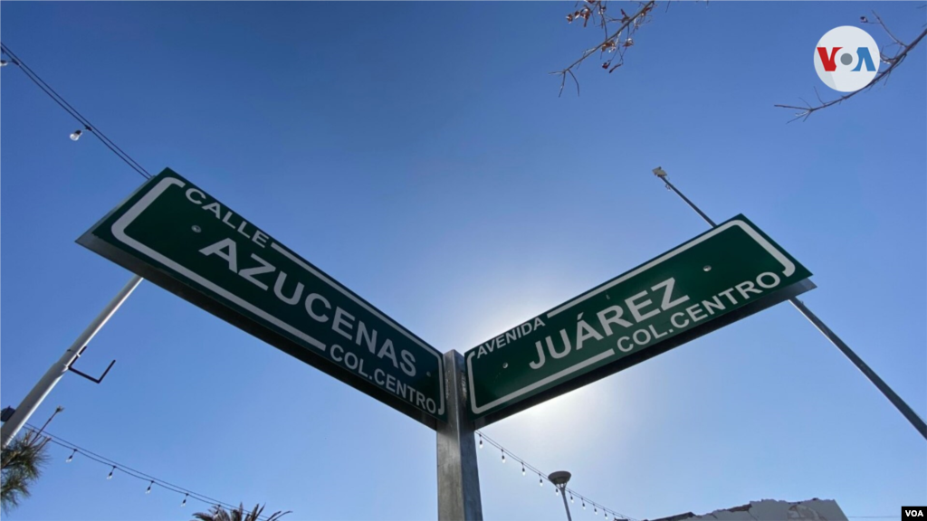 Se&#241;al de una de las v&#237;as m&#225;s transitadas que conecta el centro de Ciudad Ju&#225;rez con el puente Internacional Paso Norte.