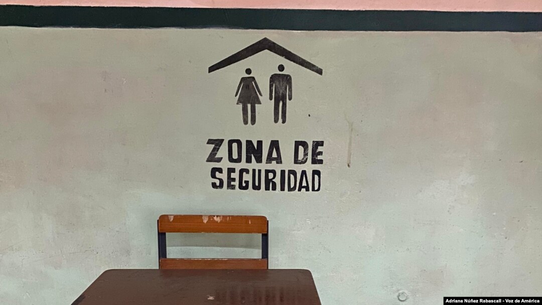 Escuelas ubicadas en zonas de riesgo en Venezuela diseñan protocolos para protegerse de las balas