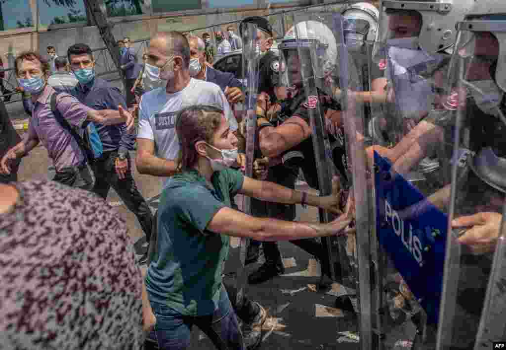 Demonstrators clash with Turkish riot police during a &quot;March for Democracy&quot; called by Republican People&#39;s Party (HDP), after three opposition MPs were revoked and sent to prison at Silivri, in Istanbul, Turkey.