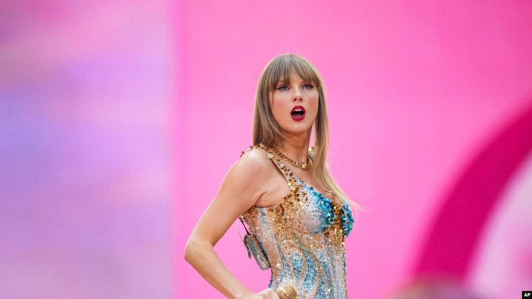 ARCHIVO - Taylor Swift actúa en el estadio de Wembley como parte de su gira Eras, el 21 de junio de 2024, en Londres. 