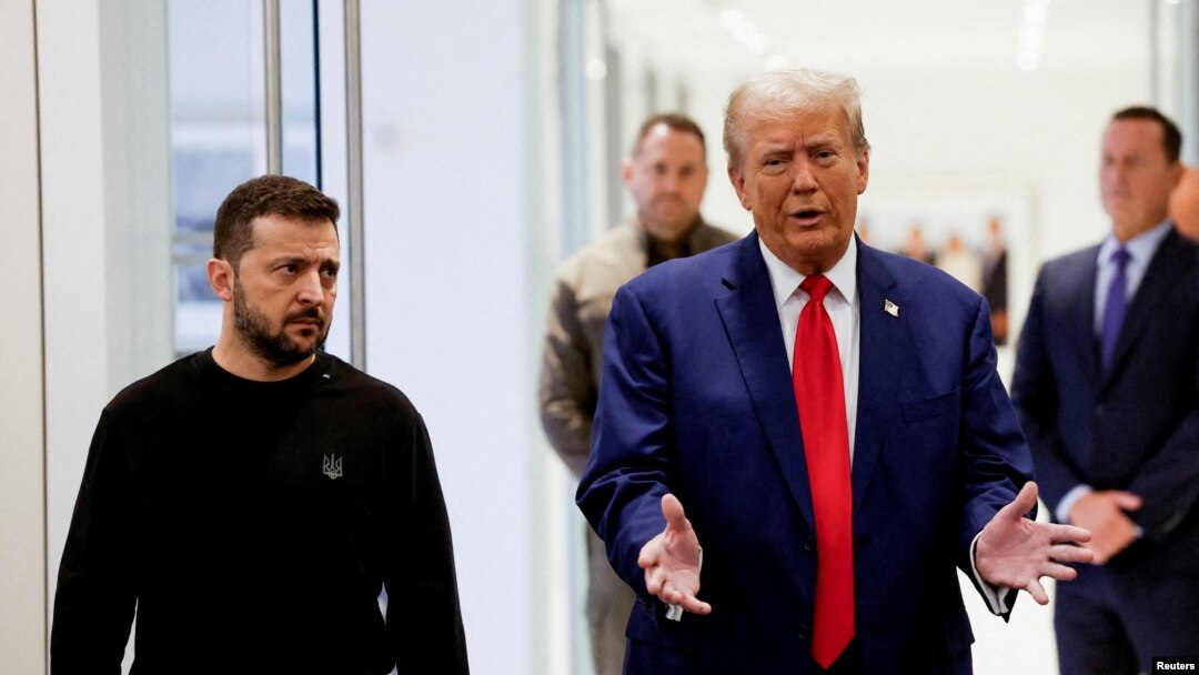 ARHIVA: Donald Tramp, republikanski predsednički kandidat i ukrajinski predsednik Zelenski u Trampovoj kuli u Njujorku, 27. septembra 2024. (Foto: Rojters/Shannon Stapleton)