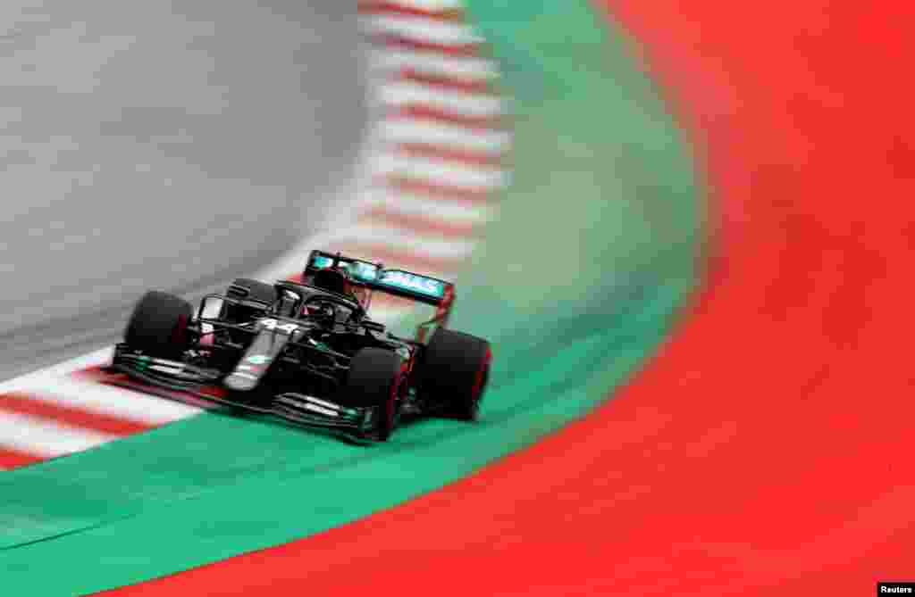 Mercedes&#39; Lewis Hamilton practices as Formula One racing resumes following the outbreak of the coronavirus disease, at the Austrian Grand Prix in Spielberg, Styria, Austria.