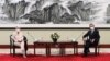 美国副国务卿谢尔曼在天津与中国外长王毅会面。（2021年7月26日）