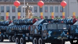 2009年10月1日红旗-9导弹在中共国庆60周年阅兵式上亮相。这是远程地对空导弹。