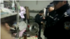 北京当局动用警力连夜驱赶在北京的外来务工者。（网络视频截图）