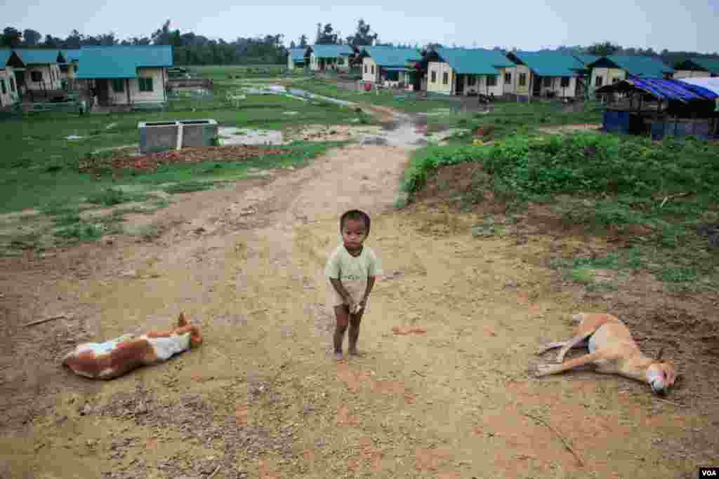 မြိုတိုင်းရင်းသားလူမျိုးများအတွက် ပဲခူးတိုင်းအစိုးရအဖွဲ့က လှူဒါန်းတဲ့ အိမ်ယာများ (ဓာတ်ပုံ- ထက်အောင်ခန့်)
