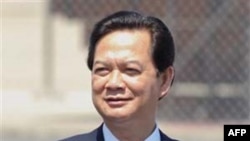Thủ tướng Dũng nói trong 5 năm tới, nhiệm vụ quan trọng nhất của Việt Nam là tái cơ cấu nền kinh tế và chính phủ sẽ cố gắng kiểm soát nợ công