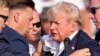 共和党总统候选人、前总统唐纳德·特朗普(Donald Trump)在宾夕法尼亚州巴特勒(Butler)的一次竞选活动中被美国特勤局特工围住。(2024年7月13日)