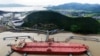 2017年5月16日，中国浙江省宁波市舟山港原油码头的油轮。