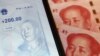 中国数字货币在手机上的官方应用程序与人民币百元钞。（2020年10月16日）