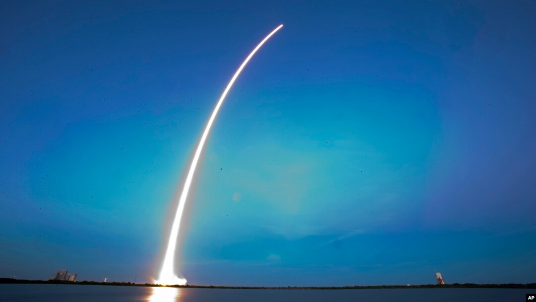 A Falcon 9 SpaceX rocket lifts off from Launch Complex 40 at the Cape Canaveral Air Force Station in Cape Canaveral, Fla., Dec. 3, 2013. (AP Photo/John Raoux)