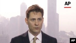 2018年3月28日的视频截图显示东北亚问题高级顾问康明凯在香港接受采访。