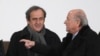 L'ancien président de la FIFA Sepp Blatter, à droite, et l'ancien président de l'UEFA Michel Platini à Marrakech, au Maroc, le 8 octobre 2015.