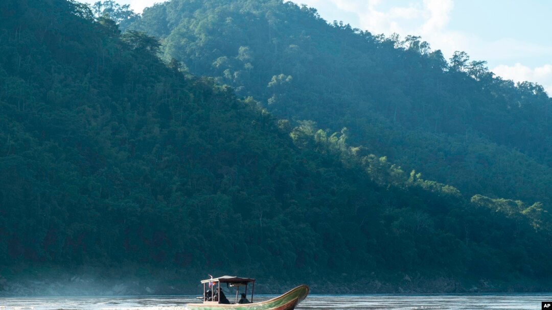 လ ျှပ်စစ်ထုတ်လုပ်ရေး စီမံကိန်းတွေကြောင့် သံလွင်မြစ်မှာ ညစ်ညမ်းမှု ဖြစ်လာမယ့် အရေး ဒေသခံတွေ စိုးရိမ်။ နိုဝင်ဘာ ၁၆ ရက် ၂၀၁၄။ 