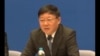 上海市副市长艾宝俊在记者会上回答美国之音记者的问题（2013年11月，美国之音东方拍摄）