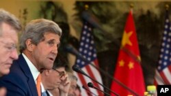 7月9日美国国务卿克里（左二）在北京钓鱼台国宾馆与中国有关官员举行会谈