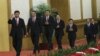 2012年11月中共新的政治局七常委集体亮相。走在最前面的是习近平，主管媒体宣传的刘云山是第五名