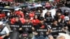台湾上万群众2019年6月23日手举“台湾撑香港”的标语牌参加集会支持香港民众反送中。 