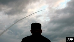 金正恩观看导弹发射 （2019年7月31号摄）