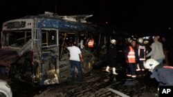 在安卡拉爆炸现场的损毁车辆（2016年3月13日）