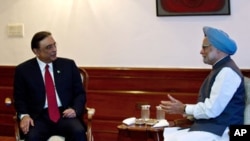 Thủ tướng Ấn Độ Manmohan Singh hội đàm với Tổng thống Pakistan Asif Ali Zardari