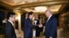 日本首相安倍晋三在纽约曼哈顿的川普大厦与当时还是当选总统的川普会面（2016年11月17日）