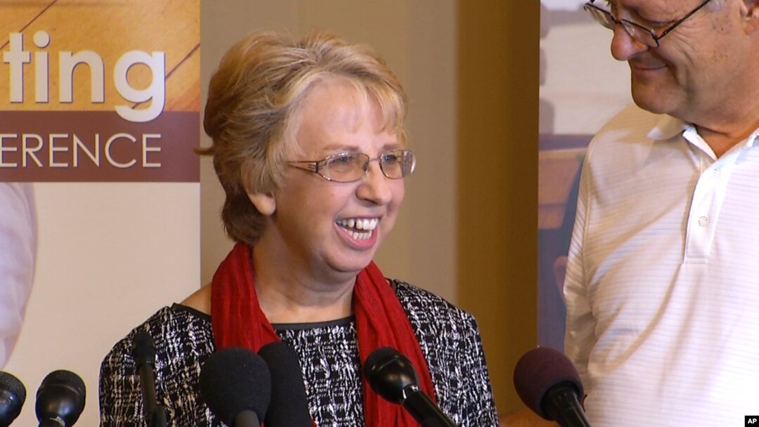 Nancy Writebol, la segunda estadounidense enferma, cree que una droga experimental, el cuidado médico y su fe la salvaron.